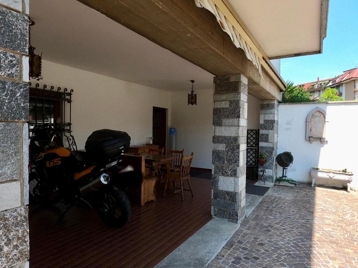 Bella Vita Guesthouse -Parcheggio Privato Interno Arona Exterior foto