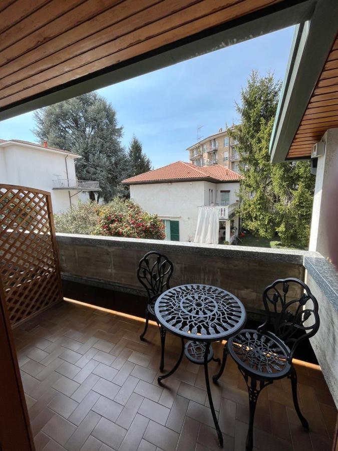 Bella Vita Guesthouse -Parcheggio Privato Interno Arona Exterior foto