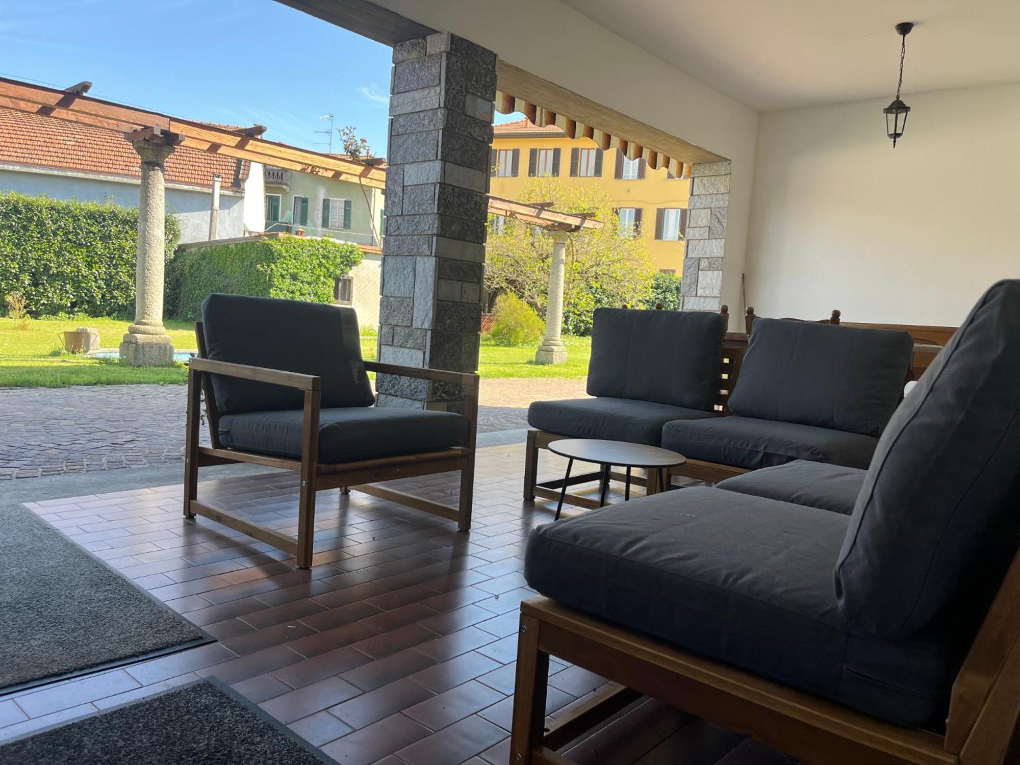 Bella Vita Guesthouse -Parcheggio Privato Interno Arona Exterior foto