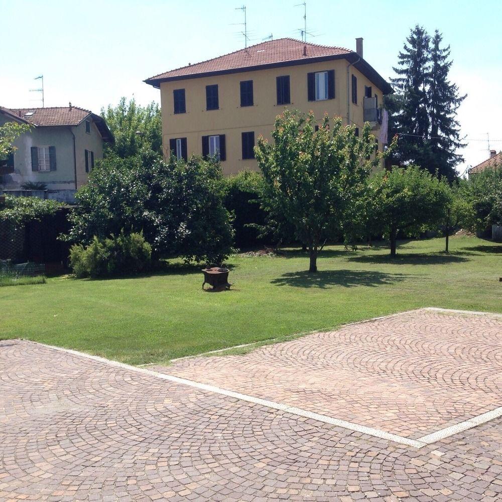 Bella Vita Guesthouse -Parcheggio Privato Interno Arona Exterior foto